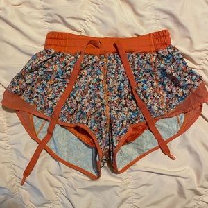 lululemon Hotty Hot Short 2.5” Size 4